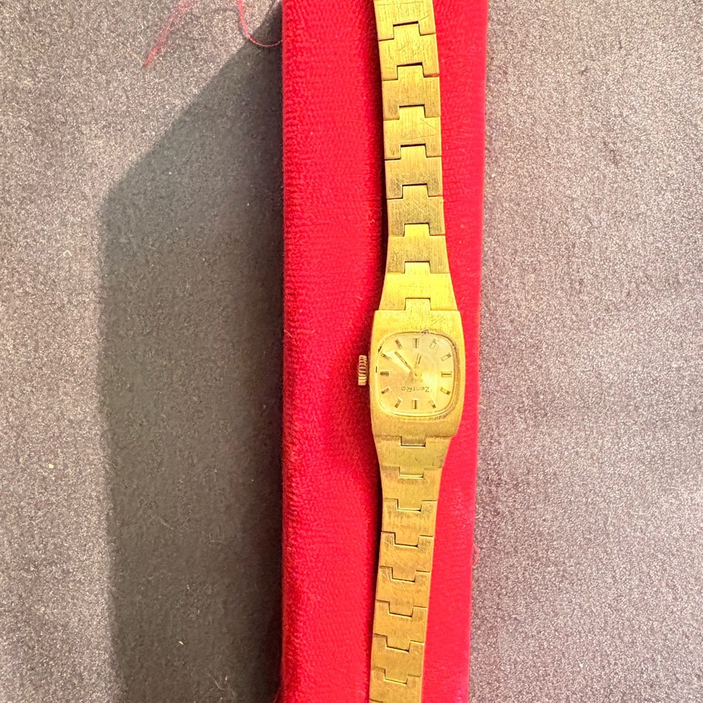 Antique Zentra vintage Luxurious Gold Timepiece
